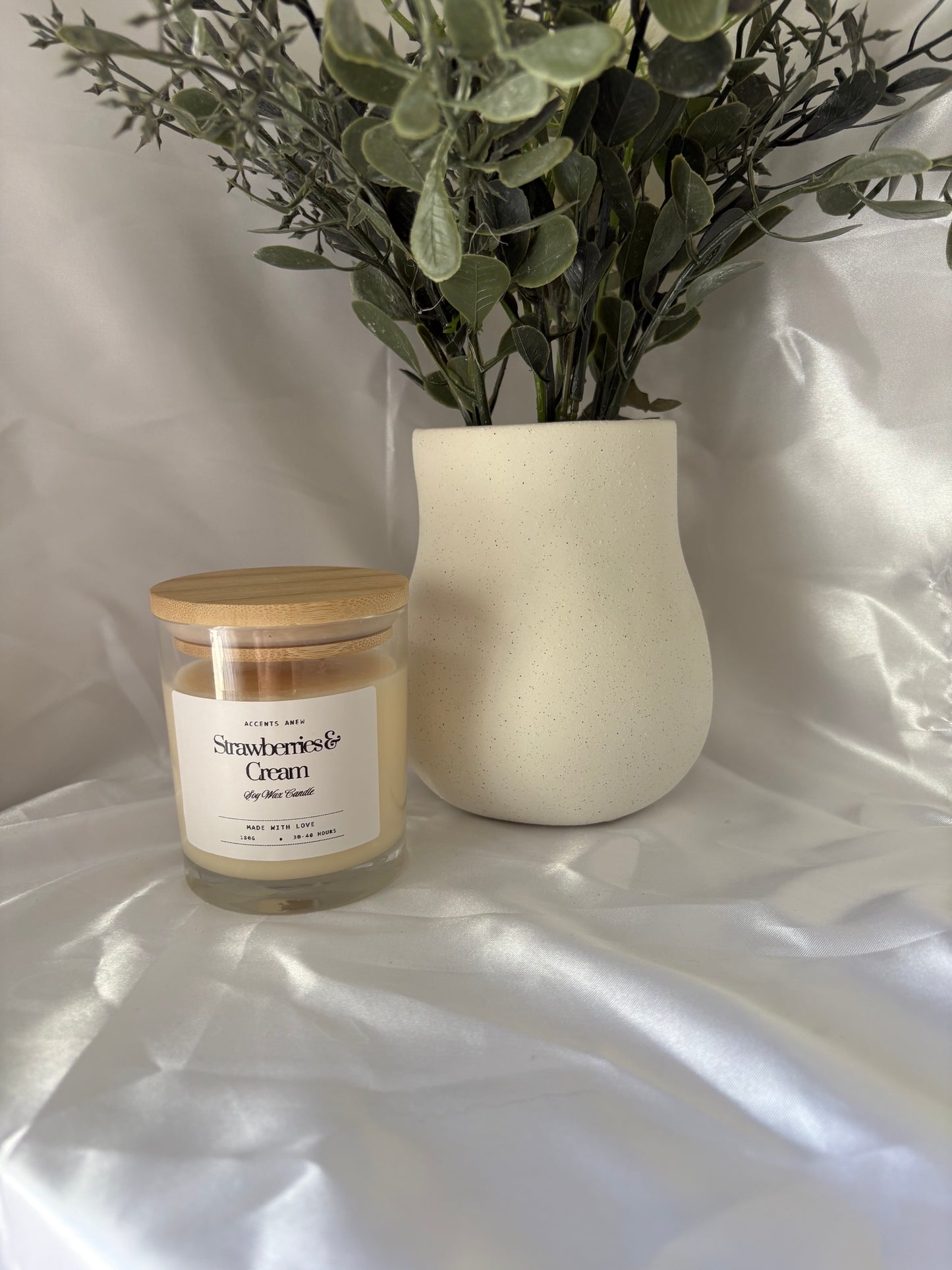 Strawberries & Cream Candle 180g